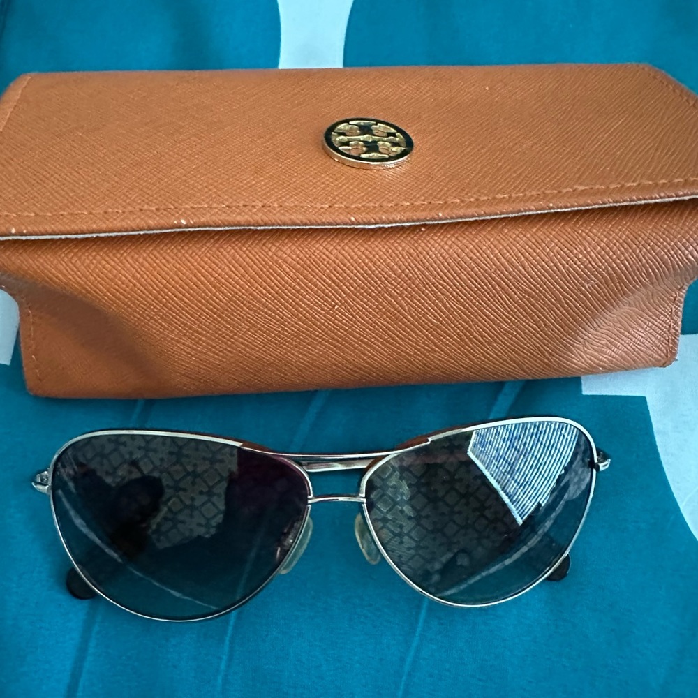 Tory Burch Gold Pilot sunglasses TY 6006